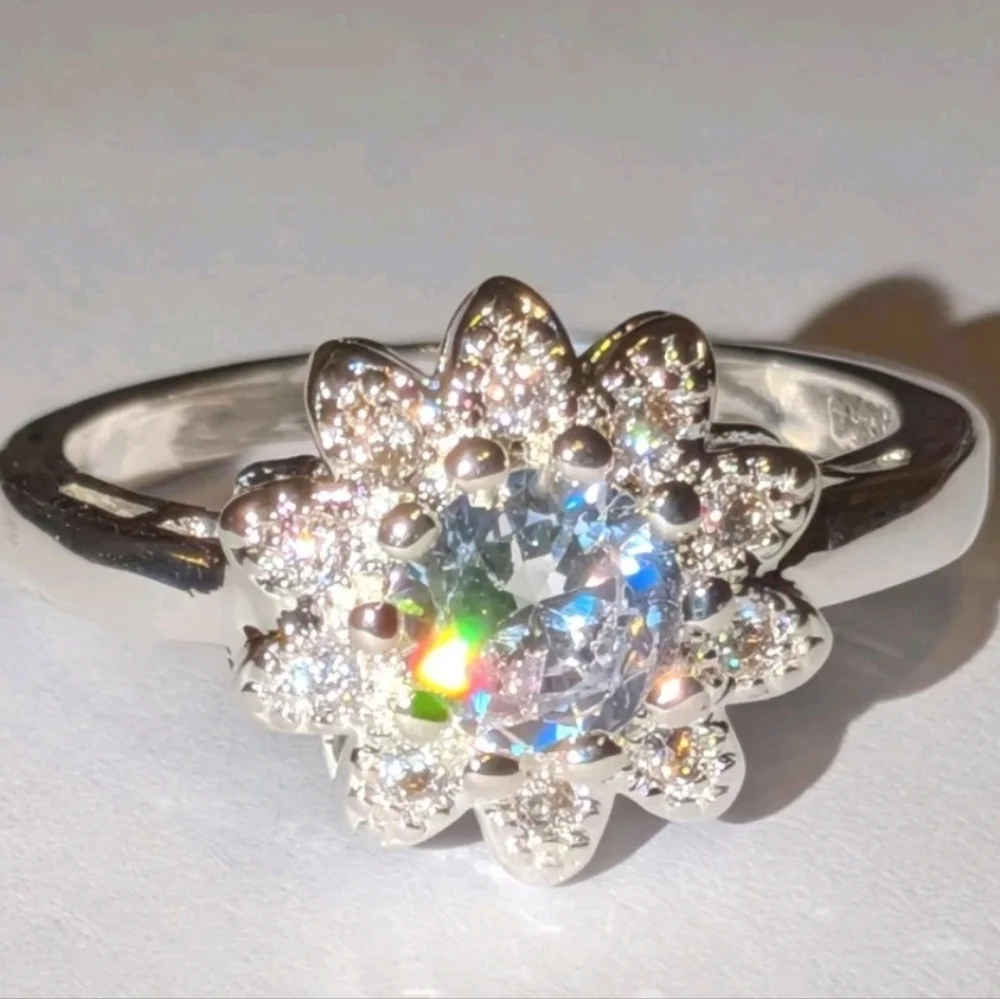 Elegant 925 Sterling Silver Floral Ring Sz 8